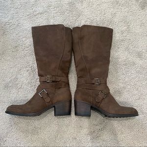 White Mountain Brown Suede Boots